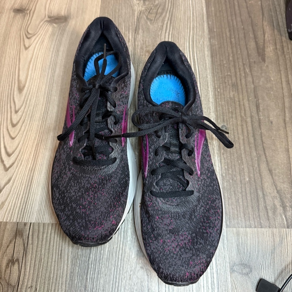 Brooks Anthem 2 Athletic Shoe - Picture 2 of 4